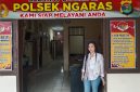Winda Binti Rohman usai membuat laporan pengaduan di Polsek Ngaras, Kabupaten Pesisir Barat, Jumat (5/6/2026). Laporan tersebut terkait dugaan penggelapan satu unit telepon genggam yang kini sedang dalam penanganan pihak kepolisian.