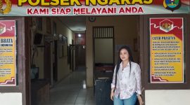 Winda Binti Rohman usai membuat laporan pengaduan di Polsek Ngaras, Kabupaten Pesisir Barat, Jumat (5/6/2026). Laporan tersebut terkait dugaan penggelapan satu unit telepon genggam yang kini sedang dalam penanganan pihak kepolisian.