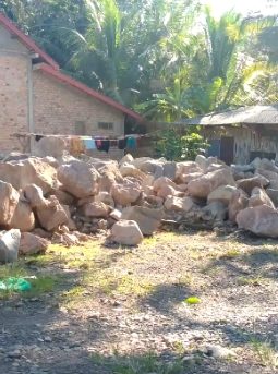 Aktivitas Stockpile Batu di Bukit Gemuruh Dikeluhkan Warga, Status Perizinan Dipertanyakan