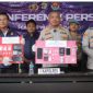 Kapolres Way Kanan AKBP Didik Kurnianto bersama jajaran menunjukkan barang bukti hasil pengungkapan dugaan jaringan peredaran sabu di Way Kanan saat konferensi pers di Mapolres Way Kanan, Sabtu (6/6/2026)