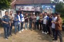 Perwakilan organisasi wartawan dan media di Kabupaten Way Kanan didampingi kuasa hukum saat berada di Polres Way Kanan usai melayangkan laporan terkait unggahan media sosial yang diduga mencemarkan nama baik profesi jurnalis, Senin (8/6/2026). Foto: Istimewa.