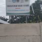 Foto: Papan nama SD Negeri 110 Krui di Dusun Binjai, Pekon Pagar Dalam, Kecamatan Lemong, Kabupaten Pesisir Barat. Sekolah tersebut menjadi salah satu lokasi yang disorot dalam penelusuran awak media terkait pengelolaan pendidikan dan pelaksanaan program sekolah. (Tikampost.id/Tim)
