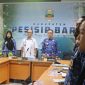 Ilustrasi suasana rapat jajaran Pemerintah Kabupaten Pesisir Barat. Sejumlah pihak meminta instansi terkait meningkatkan pengawasan terhadap kinerja ASN di lingkungan pendidikan menyusul adanya dugaan permasalahan tata kelola sekolah, penyaluran PIP, dan penggunaan Dana BOS di Kecamatan Lemong. (Dok/Tikampost.id)