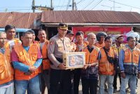 Polres Dharmasraya, Hari Bhayangkara 80, Bhakti Sosial, Bansos, Komunitas Ojek, Ojek Pulau Punjung, Kapolres Dharmasraya, Polda Sumbar, Pulau Punjung, Sembako, Polri Peduli, Berbagi Untuk Sesama,