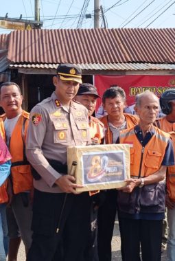 HARI BHAYANGKARA KE-80, POLRES DHARMASRAYA SALURKAN BANTUAN SOSIAL UNTUK KOMUNITAS OJEK PULAU PUNJUNG