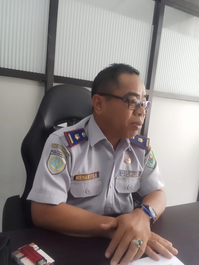 Kabid ASDP Dishub Kapuas, Mirhansyah, menjelaskan bahwa kenaikan tarif feri Saka Mangkahai–Sei Pitung merupakan hasil kesepakatan para pengusaha feri dan hingga kini belum ditetapkan melalui SK Bupati Kapuas. (Foto: TikamPost.id/Moh. Sariansyah)