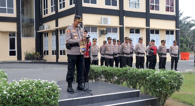 Kapolres menyampaikan bahwa Commander Wish Kapolda Sumatera Barat merupakan pedoman yang harus dipahami dan diimplementasikan oleh seluruh anggota Polri sebagai arah kebijakan dalam mewujudkan institusi kepolisian yang profesional, berintegritas, humanis, dan semakin dipercaya masyarakat.