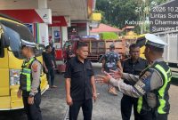 Satlantas Polres Dharmasraya mengintensifkan patroli ke sejumlah Stasiun Pengisian Bahan Bakar Umum (SPBU) di wilayah Kabupaten Dharmasraya guna mengantisipasi kemacetan yang disebabkan antrean kendaraan, khususnya truk yang mengisi bahan bakar minyak (BBM) bersubsidi jenis solar.