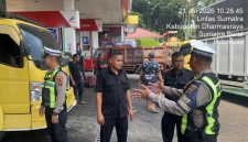 Satlantas Polres Dharmasraya mengintensifkan patroli ke sejumlah Stasiun Pengisian Bahan Bakar Umum (SPBU) di wilayah Kabupaten Dharmasraya guna mengantisipasi kemacetan yang disebabkan antrean kendaraan, khususnya truk yang mengisi bahan bakar minyak (BBM) bersubsidi jenis solar.
