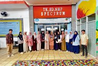 Upaya meningkatkan kualitas pendidikan bagi anak berkebutuhan khusus terus dilakukan. Senin (13/7/2026), jajaran guru dan manajemen Sekolah Alam Bintaro melakukan studi banding ke Sekolah Khusus Spectrum guna mempelajari sistem pembelajaran serta layanan terapi terpadu bagi anak berkebutuhan khusus (ABK).