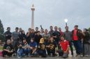 Foto bersama pengurus dan anggota Paguyuban Info Warga Jember (IWJ) Jabodetabek usai menggelar silaturahmi dan rapat koordinasi di kawasan Monumen Nasional (Monas), Jakarta, Minggu (26/7/2026). Pertemuan tersebut menjadi ajang mempererat persaudaraan, memperkuat solidaritas, serta membahas program-program sosial dan kemanusiaan bagi warga Jember di perantauan.