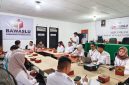 Foto: Suasana Rapat Pengelolaan Kehumasan, Peliputan, Dokumentasi, dan Informasi yang digelar Bawaslu Kabupaten Dharmasraya di Kantor Bawaslu, Rabu (29/7/2026). Kegiatan tersebut diikuti jajaran Bawaslu, Dinas Komunikasi dan Informatika (Kominfo), serta insan media sebagai upaya memperkuat sinergi dalam penyebarluasan informasi publik, meningkatkan kualitas publikasi, dan mendukung keterbukaan informasi kepada masyarakat. (Dok. Tikampost.id)