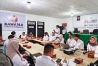 Foto: Suasana Rapat Pengelolaan Kehumasan, Peliputan, Dokumentasi, dan Informasi yang digelar Bawaslu Kabupaten Dharmasraya di Kantor Bawaslu, Rabu (29/7/2026). Kegiatan tersebut diikuti jajaran Bawaslu, Dinas Komunikasi dan Informatika (Kominfo), serta insan media sebagai upaya memperkuat sinergi dalam penyebarluasan informasi publik, meningkatkan kualitas publikasi, dan mendukung keterbukaan informasi kepada masyarakat. (Dok. Tikampost.id)