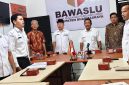 Foto: Plt Kepala Dinas Komunikasi dan Informatika (Kominfo) Kabupaten Dharmasraya, Hendri Filiang, saat menjadi narasumber dalam kegiatan Penguatan Kapasitas Kehumasan yang diselenggarakan Bawaslu Kabupaten Dharmasraya. Dalam kegiatan tersebut, Hendri menekankan bahwa pengelolaan kehumasan, dokumentasi, dan penyampaian informasi publik merupakan tanggung jawab seluruh jajaran Bawaslu. (Dok. Tikampost.id)