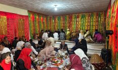 600 Mahasiswa Universitas Baiturrahmah Ramaikan USR ke-X di Nagari Tabek, Makan Bajamba Kental Nuansa Adat Minangkabau