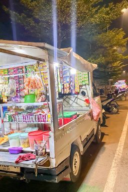 PKL di Jalan Raya BSD Barat Jadi Sorotan, Pedagang Mengaku Ketar-Ketir Berjualan di Pinggir Jalan