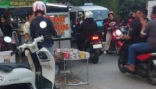 Foto praktik penjual rokok diduga ilegal di Cengkareng Timur, Jakarta Barat 