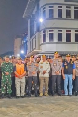 Polres Jakbar Gelar Apel Cipkon Bersama TNI dan Warga di Cengkareng