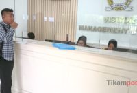 Yandri Nalle, pimpinan Timpost.id asal Rote Ndao, mengecam pernyataan anggota DPRD Kabupaten Tangerang Bimo Mahfudz Fudianto terkait Camat Kresek Eka Fathussidki. Yandri meminta kritik terhadap pemerintah disampaikan berdasarkan data dan fakta.