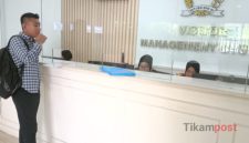 Yandri Nalle, pimpinan Timpost.id asal Rote Ndao, mengecam pernyataan anggota DPRD Kabupaten Tangerang Bimo Mahfudz Fudianto terkait Camat Kresek Eka Fathussidki. Yandri meminta kritik terhadap pemerintah disampaikan berdasarkan data dan fakta.