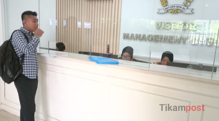 Yandri Nalle, pimpinan Timpost.id asal Rote Ndao, mengecam pernyataan anggota DPRD Kabupaten Tangerang Bimo Mahfudz Fudianto terkait Camat Kresek Eka Fathussidki. Yandri meminta kritik terhadap pemerintah disampaikan berdasarkan data dan fakta.