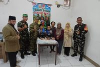 Koramil 04/Cengkareng bersama unsur Wanra menggelar bakti sosial kesehatan dan khitanan massal gratis bagi warga di RW 012 Kapuk, Cengkareng, Jakarta Barat