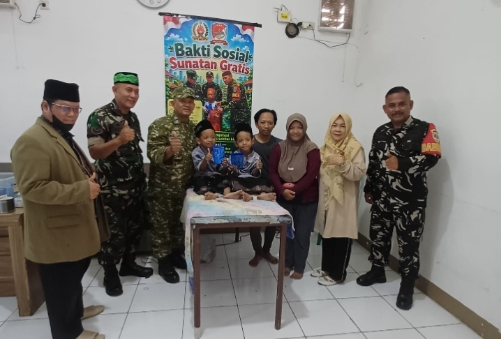 Koramil 04/Cengkareng bersama unsur Wanra menggelar bakti sosial kesehatan dan khitanan massal gratis bagi warga di RW 012 Kapuk, Cengkareng, Jakarta Barat