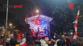 Semangat memperingati Hari Ulang Tahun (HUT) ke-81 Kemerdekaan Republik Indonesia, Ketua RW 010  Kelurahan kapuk ,Edi Susanto, menggelar hiburan dangdut.
