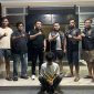 Tim Satreskrim Polres Dharmasraya berhasil mengamankan seorang terduga pelaku kasus dugaan pemerkosaan yang disertai pemerasan dan pengancaman bermodus rekaman video call. Terduga pelaku diamankan di Jorong Pinang Makmur, Nagari Tabek, Kecamatan Timpeh, Kabupaten Dharmasraya, Jumat (31/7/2026) malam, dan selanjutnya dibawa ke Mapolres Dharmasraya untuk menjalani proses penyidikan lebih lanjut.
