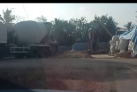 Aktivitas pekerjaan pembangunan ruas Jalan Kasui–Air Ringkih di Kabupaten Way Kanan terus berlangsung. Masyarakat berharap proyek yang telah lama dinantikan tersebut dikerjakan sesuai spesifikasi teknis, transparan, dan menghasilkan infrastruktur yang berkualitas serta tahan lama. Foto: Tim/Tikampost.id