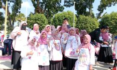 Puncak Hari Anak Nasional 2026 di Jember Meriah, Puluhan Ribu Guru, Orang Tua dan Murid Padati Alun-Alun
