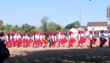 Sejumlah peserta Paskibra dari berbagai sekolah di Kecamatan Panti, Kabupaten Jember, mengikuti latihan baris-berbaris di Lapangan Algopuro, Rabu (12/8/2026). Latihan tersebut merupakan bagian dari persiapan menyambut upacara peringatan HUT ke-81 Kemerdekaan Republik Indonesia pada 17 Agustus 2026.