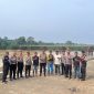 Pengecekan lokasi Pacu Jalur Batang Hari Pulai, Kecamatan Sitiung, Kabupaten Dharmasraya, Kamis (13/8/2026). Sejumlah personel kepolisian bersama panitia dan masyarakat meninjau kesiapan lokasi serta aspek keselamatan menjelang pelaksanaan Pacu Jalur pada 15–16 Agustus 2026.