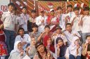 Keterangan foto:
Peserta dan warga berfoto bersama usai mengikuti rangkaian kegiatan peringatan HUT ke-81 Kemerdekaan Republik Indonesia di lingkungan RT 01/RW 04, Desa Cihuni, Kecamatan Pagedangan, Kabupaten Tangerang, Sabtu (22/8/2026). Kegiatan berlangsung meriah dengan semangat kebersamaan dan gotong royong warga.
