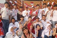 Keterangan foto:
Peserta dan warga berfoto bersama usai mengikuti rangkaian kegiatan peringatan HUT ke-81 Kemerdekaan Republik Indonesia di lingkungan RT 01/RW 04, Desa Cihuni, Kecamatan Pagedangan, Kabupaten Tangerang, Sabtu (22/8/2026). Kegiatan berlangsung meriah dengan semangat kebersamaan dan gotong royong warga.