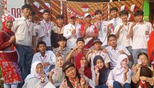 Keterangan foto:
Peserta dan warga berfoto bersama usai mengikuti rangkaian kegiatan peringatan HUT ke-81 Kemerdekaan Republik Indonesia di lingkungan RT 01/RW 04, Desa Cihuni, Kecamatan Pagedangan, Kabupaten Tangerang, Sabtu (22/8/2026). Kegiatan berlangsung meriah dengan semangat kebersamaan dan gotong royong warga.