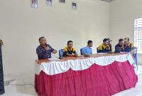 Keterangan gambar:
Kepala Kampung Bandarsari, Kecamatan Way Tuba, Kabupaten Way Kanan, Tarwani, saat memberikan klarifikasi terkait penghapusan sejumlah Keluarga Penerima Manfaat (KPM) BPNT dan PKH yang terindikasi terkait aktivitas judi online. Warga diimbau berhati-hati dalam menggunakan rekening dan e-wallet. (Foto: Ist)