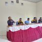 Keterangan gambar:
Kepala Kampung Bandarsari, Kecamatan Way Tuba, Kabupaten Way Kanan, Tarwani, saat memberikan klarifikasi terkait penghapusan sejumlah Keluarga Penerima Manfaat (KPM) BPNT dan PKH yang terindikasi terkait aktivitas judi online. Warga diimbau berhati-hati dalam menggunakan rekening dan e-wallet. (Foto: Ist)