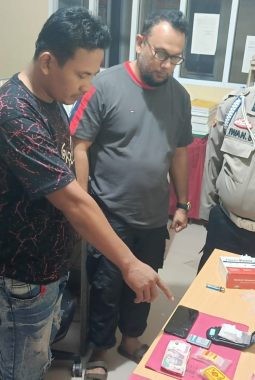 Dua Pria Diciduk Bersamaan, Polisi Sita Diduga Sabu di Sitiung Dharmasraya