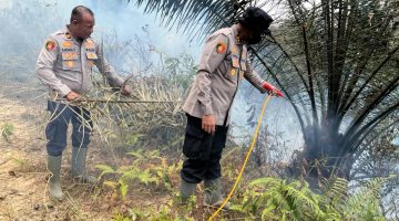 Kapolres Dharmasraya Tinjau Lokasi Karhutla di Timpeh, Imbau Warga Tidak Membakar Lahan