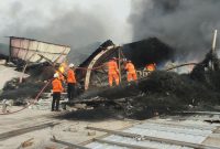 Sebanyak 26 gudang di kawasan Kosambi Permai, Kabupaten Tangerang, terbakar pada Rabu (15/9/2026) siang.