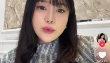 Foto Tangkapan Layar tiktok Azmy Z saat membawakan lagu Oncom Gondrong di iringi gitar