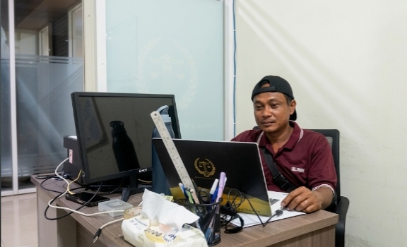 Tugas wartawan itukan kontrol sosial jadi jangan ikut sialnya dengan oknum-oknum yang menyimpang menipu dan hobi makan uang rakyat