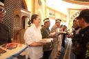Masjid Al-Ikhlas Pantai Indah Kapuk (PIK) membagikan bantuan beras kepada 466 pengemudi ojek online (ojol) wilayah BGM, GI, dan RWI, Jumat (25/9/2026).