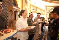 Masjid Al-Ikhlas Pantai Indah Kapuk (PIK) membagikan bantuan beras kepada 466 pengemudi ojek online (ojol) wilayah BGM, GI, dan RWI, Jumat (25/9/2026).