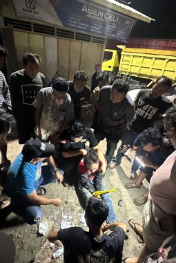 Dua Pria Diciduk Bersamaan, Polisi Sita Diduga Sabu di Sitiung Dharmasraya