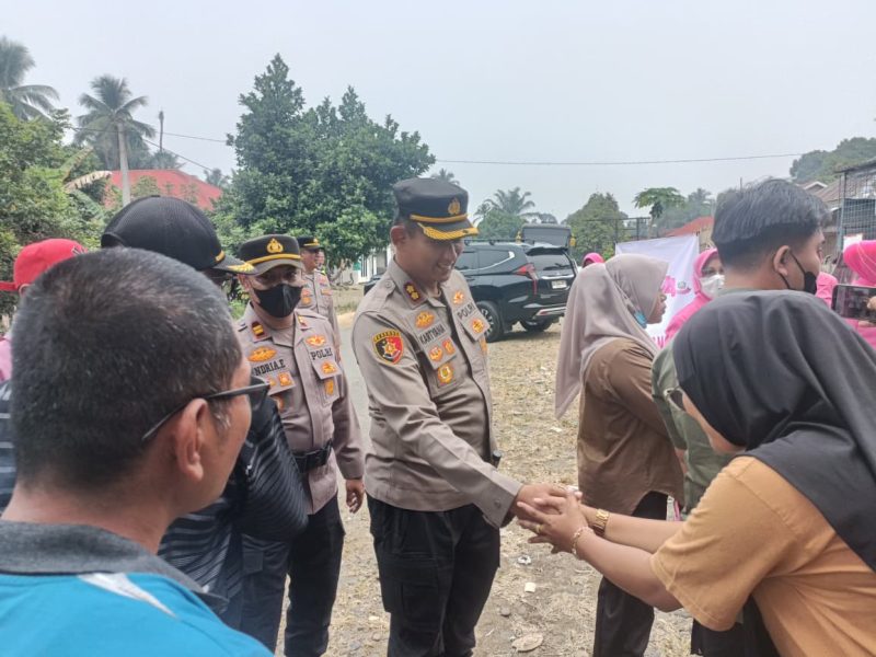 Kegiatan bertajuk “Polri untuk Masyarakat” tersebut dipimpin langsung Kapolres Dharmasraya AKBP Kartyana Widyarso Wardoyo Putro, S.I.P., M.A.P., bersama Wakapolres Dharmasraya Kompol M. Risky Cholid, S.I.K.