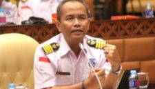 Ilustrasi truk bermuatan berlebih (ODOL) saat memasuki kapal feri. Kendaraan dengan dimensi dan muatan berlebih dinilai memiliki sejumlah risiko terhadap proses pemuatan, pengikatan kendaraan, serta stabilitas kapal.