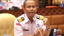 Ilustrasi truk bermuatan berlebih (ODOL) saat memasuki kapal feri. Kendaraan dengan dimensi dan muatan berlebih dinilai memiliki sejumlah risiko terhadap proses pemuatan, pengikatan kendaraan, serta stabilitas kapal.