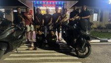 Tim URC Satreskrim Polres Dharmasraya mengamankan dua orang yang diduga terlibat dalam kasus pencurian sepeda motor Yamaha NMAX di wilayah Teluk Lancang, Kabupaten Tebo, Jambi.